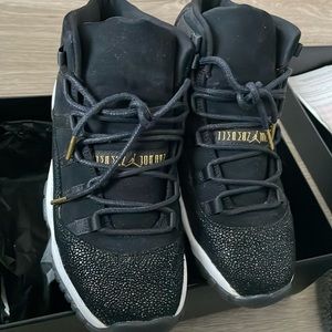 Air Jordan 11 retro premium black metallic gold